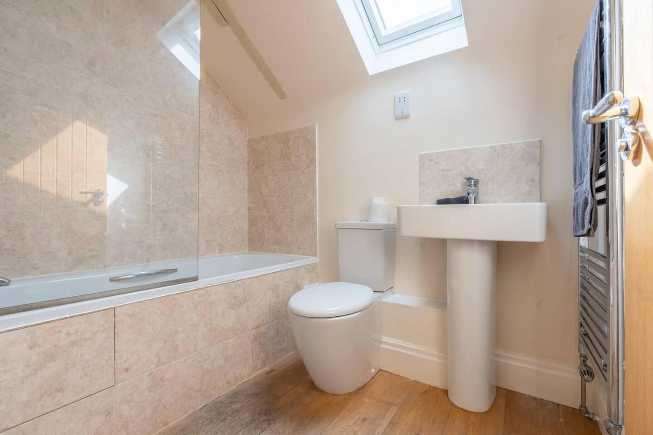 Charming 1-Bed Loft In Caerleon Apartment นิวพอร์ต ภายนอก รูปภาพ