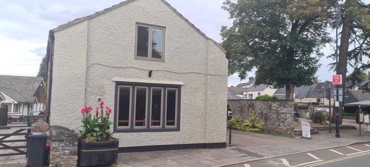 Charming 1-Bed Loft In Caerleon Apartment นิวพอร์ต ภายนอก รูปภาพ