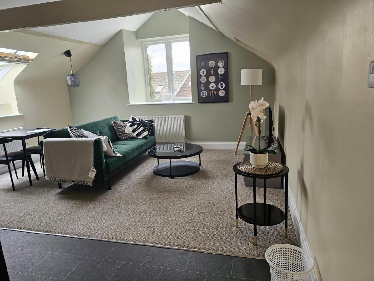 Charming 1-Bed Loft In Caerleon Apartment นิวพอร์ต ภายนอก รูปภาพ